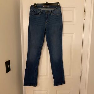 Demi curve straight Levi jeans